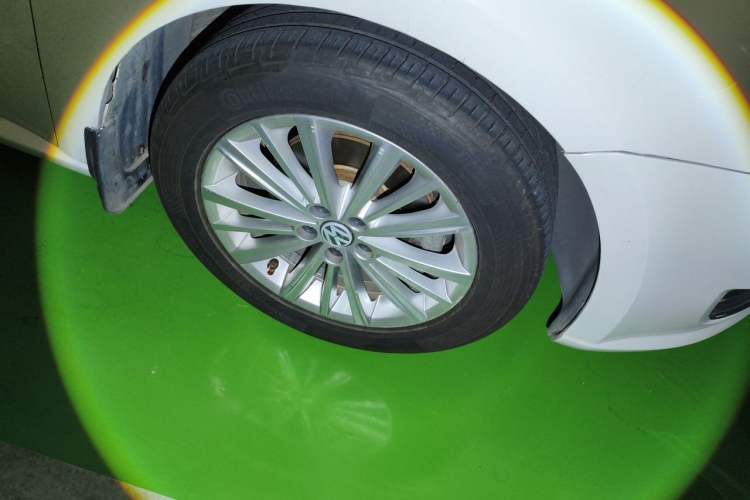 Used Volkswagen Gran Lavida 2013 1.6L Automatic Comfort Model Right Front Wheel Hub
