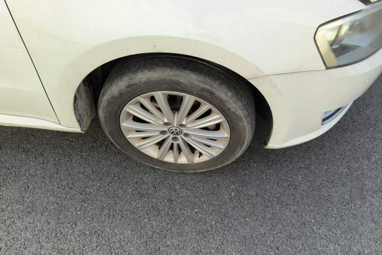 Used Volkswagen Gran Lavida 2013 1.6L Automatic Comfort Model Right Front Wheel Hub