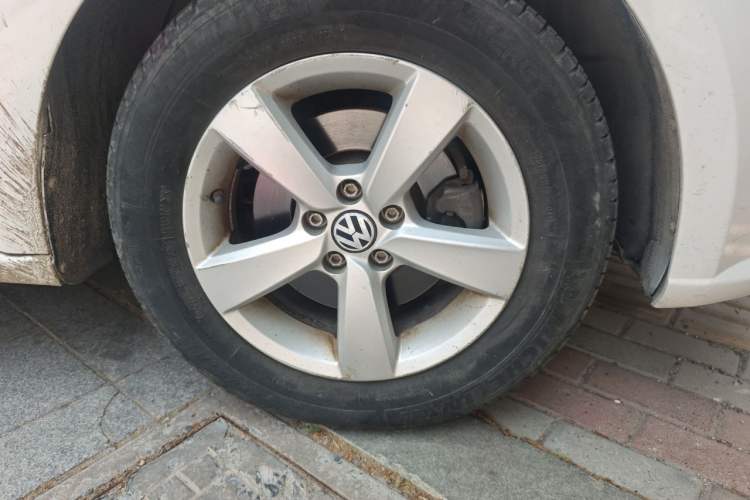 Used Volkswagen Gran Lavida 2013 1.6L Automatic Fashion Model Right Front Wheel Hub
