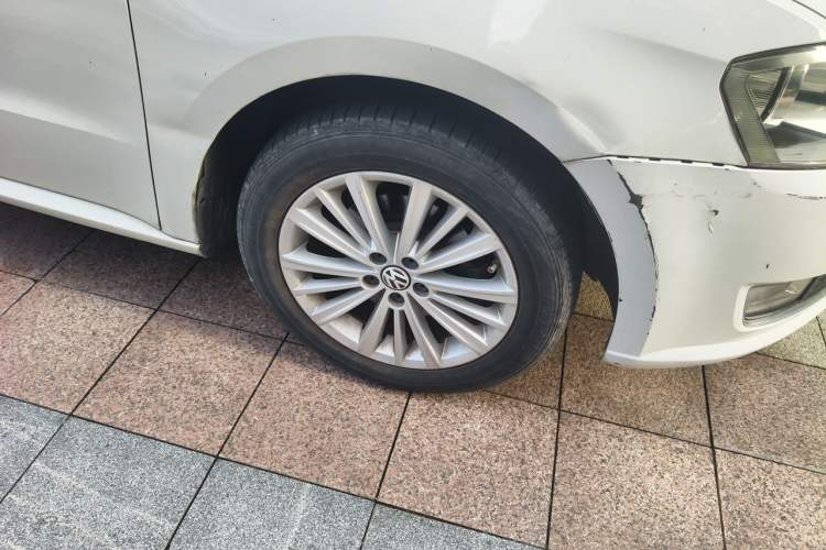 Used Volkswagen Gran Lavida 2013 1.6L Automatic Comfort Model Right Front Wheel Hub