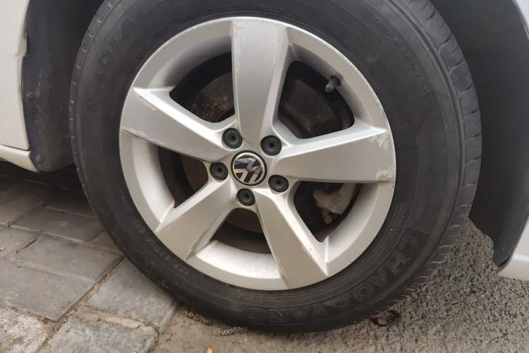 Used Volkswagen Gran Lavida 2013 1.6L Automatic Fashion Model Right Front Wheel Hub