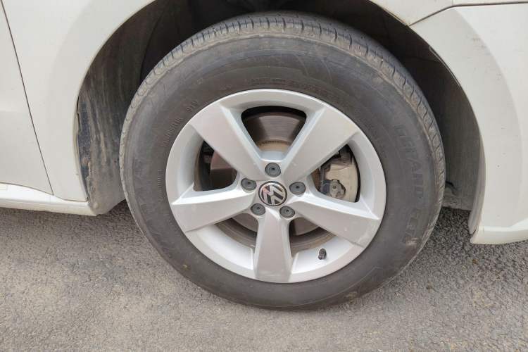 Used Volkswagen Gran Lavida 2013 1.6L Automatic Fashion Model Right Front Wheel Hub