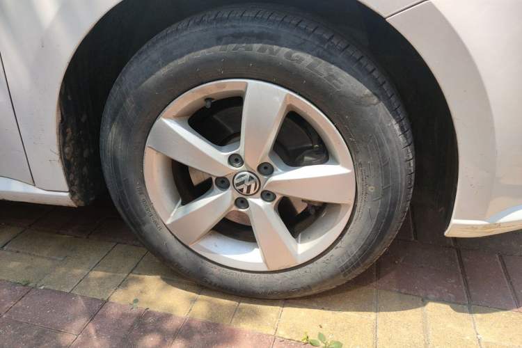 Used Volkswagen Gran Lavida 2013 1.6L Manual Fashion Model Right Front Wheel Hub