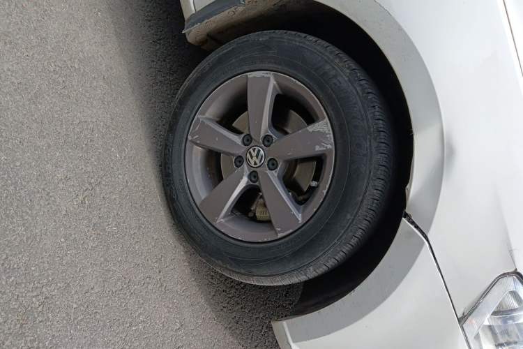 Used Volkswagen Gran Lavida 2013 1.6L Automatic Fashion Model Right Front Wheel Hub