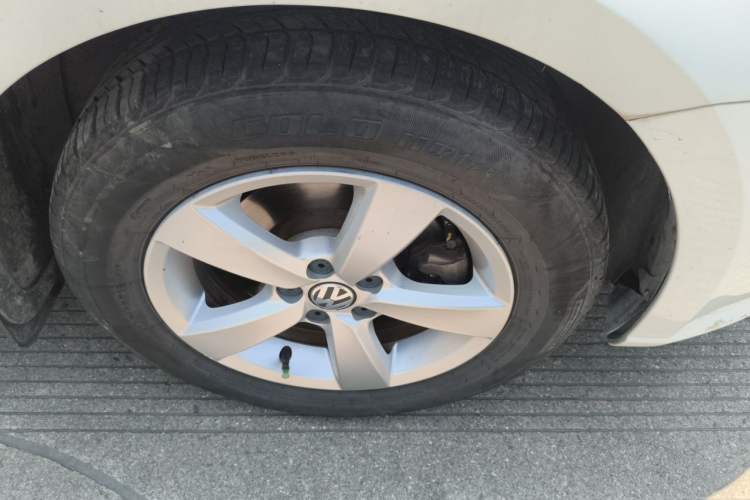Used Volkswagen Gran Lavida 2013 1.6L Automatic Fashion Model Right Front Wheel Hub