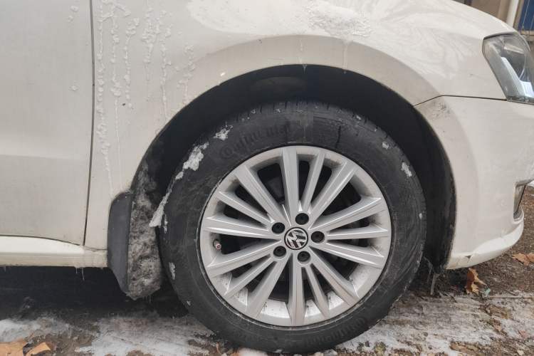 Used Volkswagen Gran Lavida 2013 1.6L Automatic Comfort Model Right Front Wheel Hub