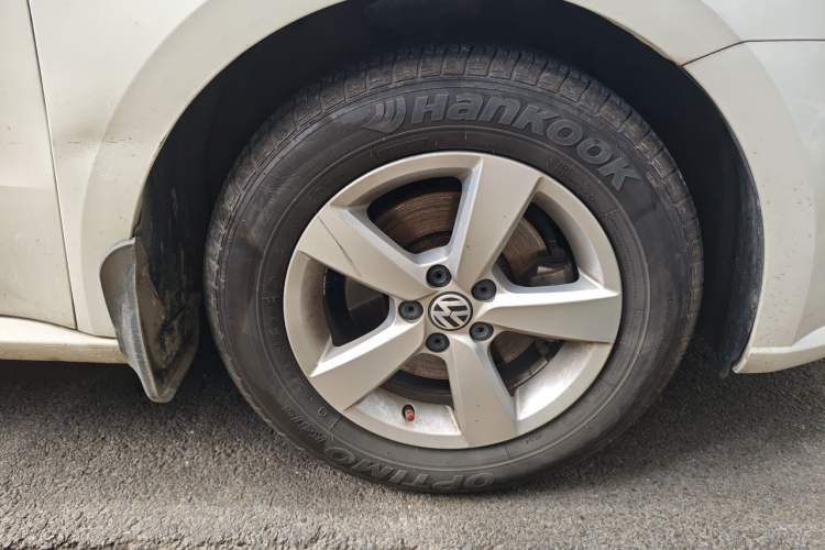 Used Volkswagen Gran Lavida 2013 1.6L Automatic Fashion Model Right Front Wheel Hub