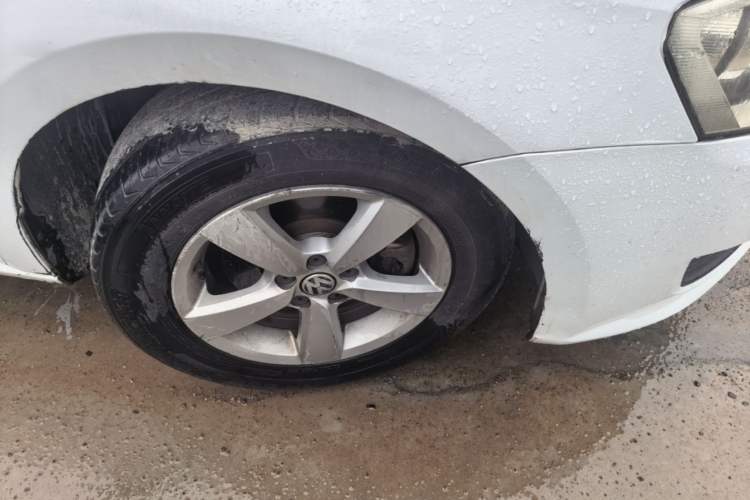 Used Volkswagen Gran Lavida 2013 1.6L Automatic Fashion Model Right Front Wheel Hub