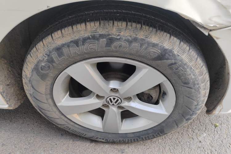 Used Volkswagen Gran Lavida 2013 1.6L Automatic Fashion Model Right Front Wheel Hub