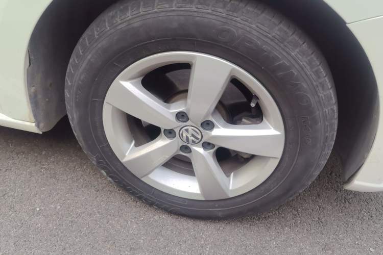 Used Volkswagen Gran Lavida 2013 1.6L Automatic Fashion Model Right Front Wheel Hub