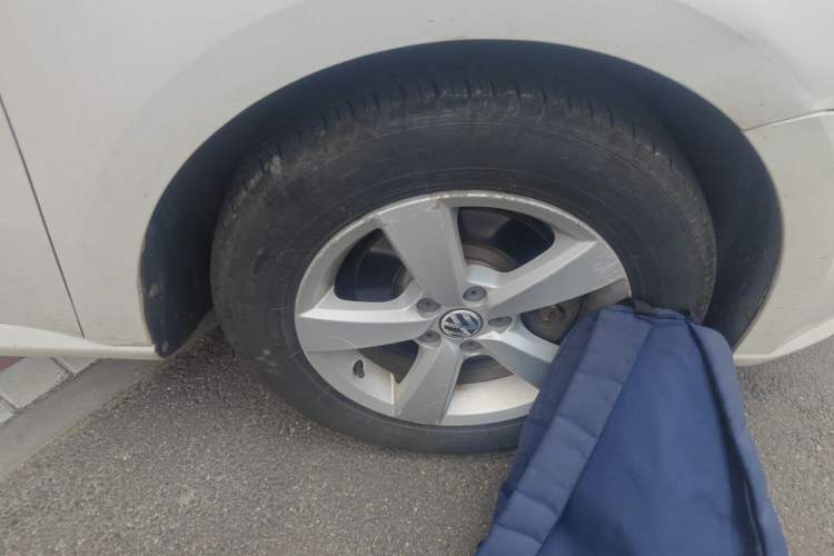Used Volkswagen Gran Lavida 2013 1.6L Automatic Fashion Model Right Front Wheel Hub