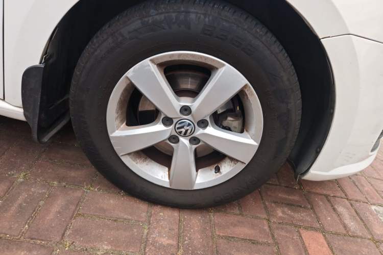 Used Volkswagen Gran Lavida 2013 1.6L Automatic Fashion Model Right Front Wheel Hub