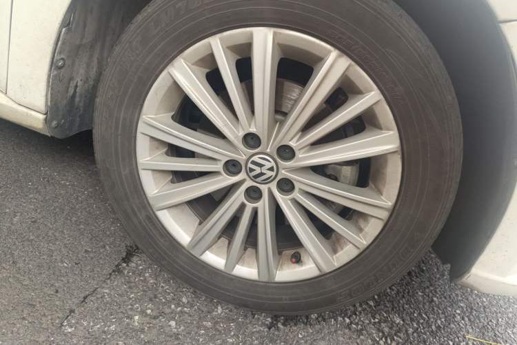 Used Volkswagen Gran Lavida 2013 1.6L Manual Fashion Model Right Front Wheel Hub
