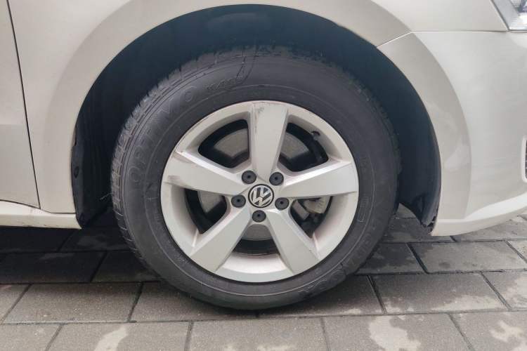 Used Volkswagen Gran Lavida 2013 1.6L Automatic Fashion Model Right Front Wheel Hub