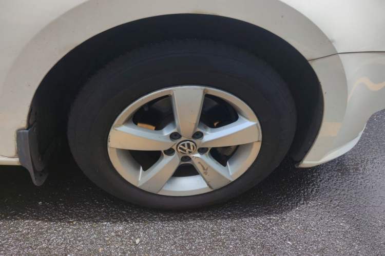 Used Volkswagen Gran Lavida 2013 1.6L Automatic Fashion Model Right Front Wheel Hub