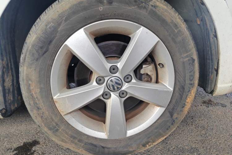 Used Volkswagen Gran Lavida 2013 1.6L Automatic Fashion Model Right Front Wheel Hub