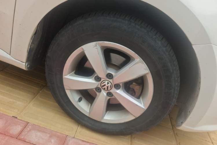 Used Volkswagen Gran Lavida 2013 1.6L Automatic Fashion Model Right Front Wheel Hub