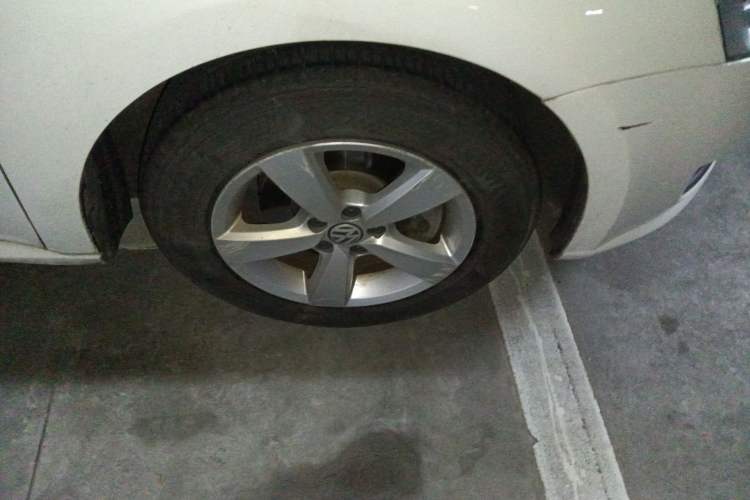 Used Volkswagen Gran Lavida 2013 1.6L Automatic Fashion Model Right Front Wheel Hub