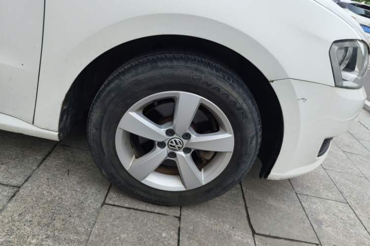 Used Volkswagen Gran Lavida 2013 1.6L Manual Fashion Model Right Front Wheel Hub
