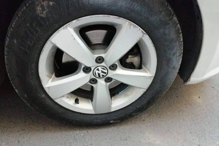Used Volkswagen Gran Lavida 2013 1.6L Automatic Fashion Model Right Front Wheel Hub