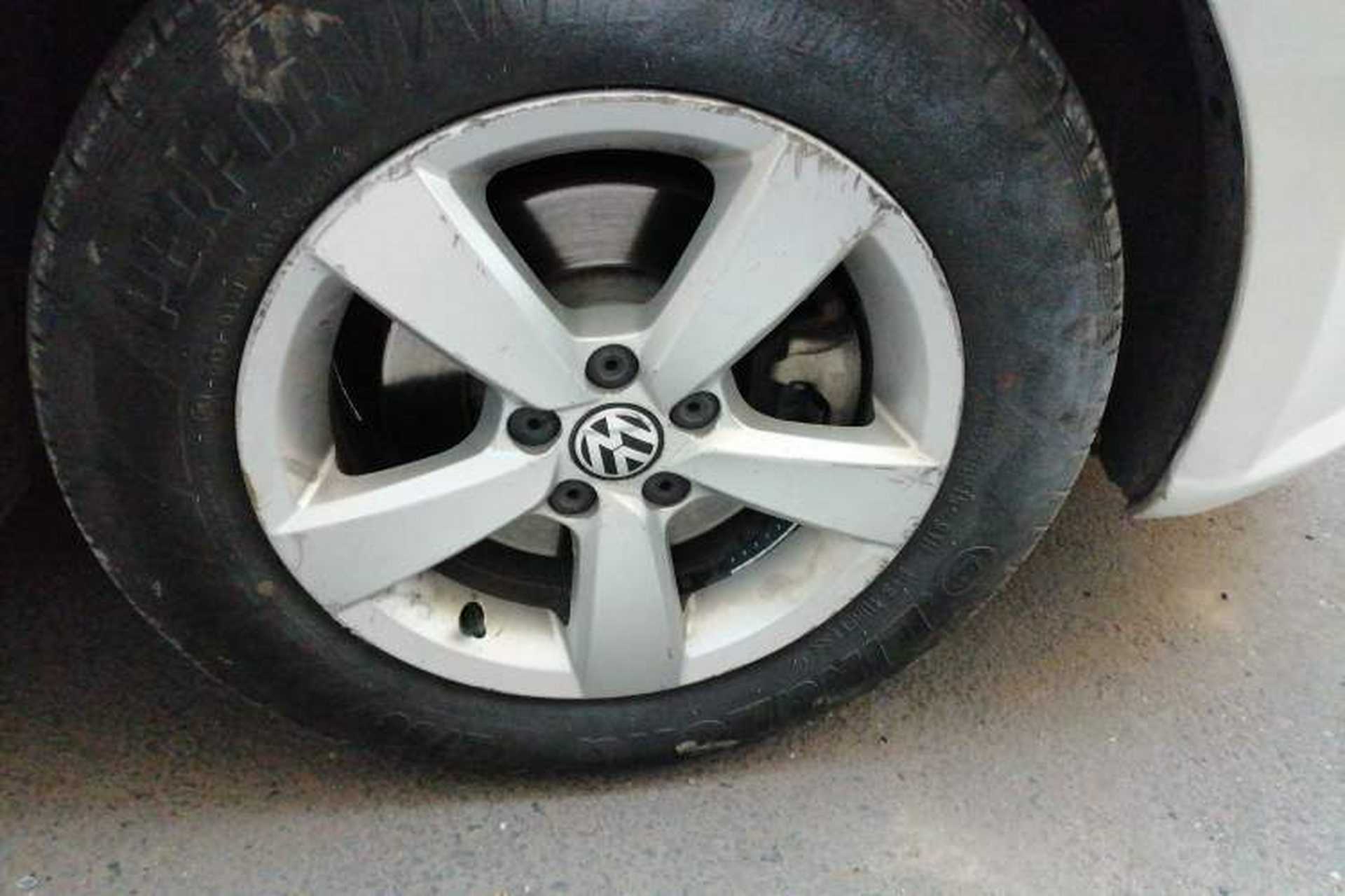 Used Volkswagen Gran Lavida 2013 1.6L Automatic Fashion Model Right Front Wheel Hub