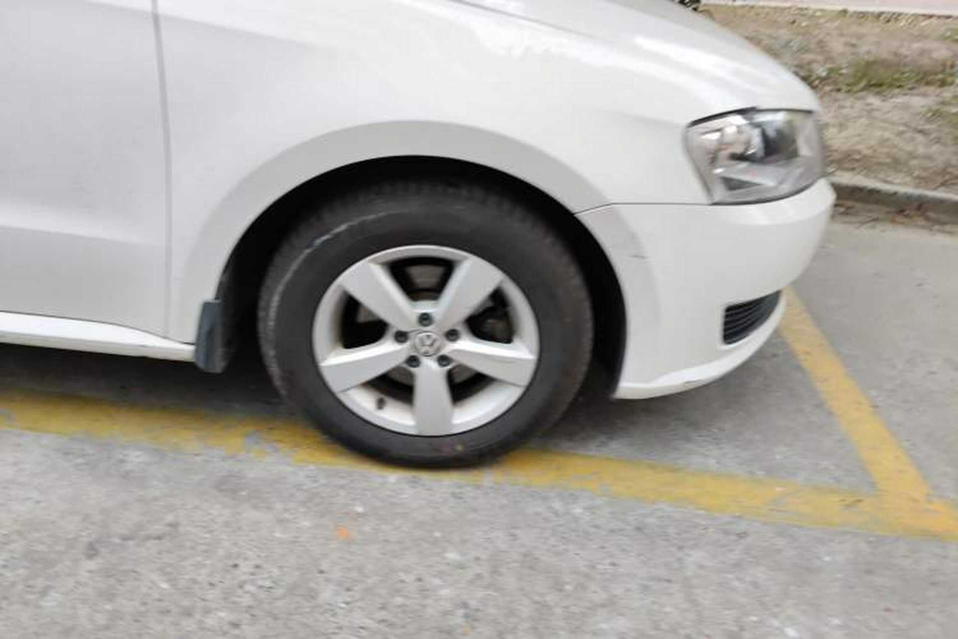 Used Volkswagen Gran Lavida 2013 1.6L Manual Fashion Model Right Front Wheel Hub