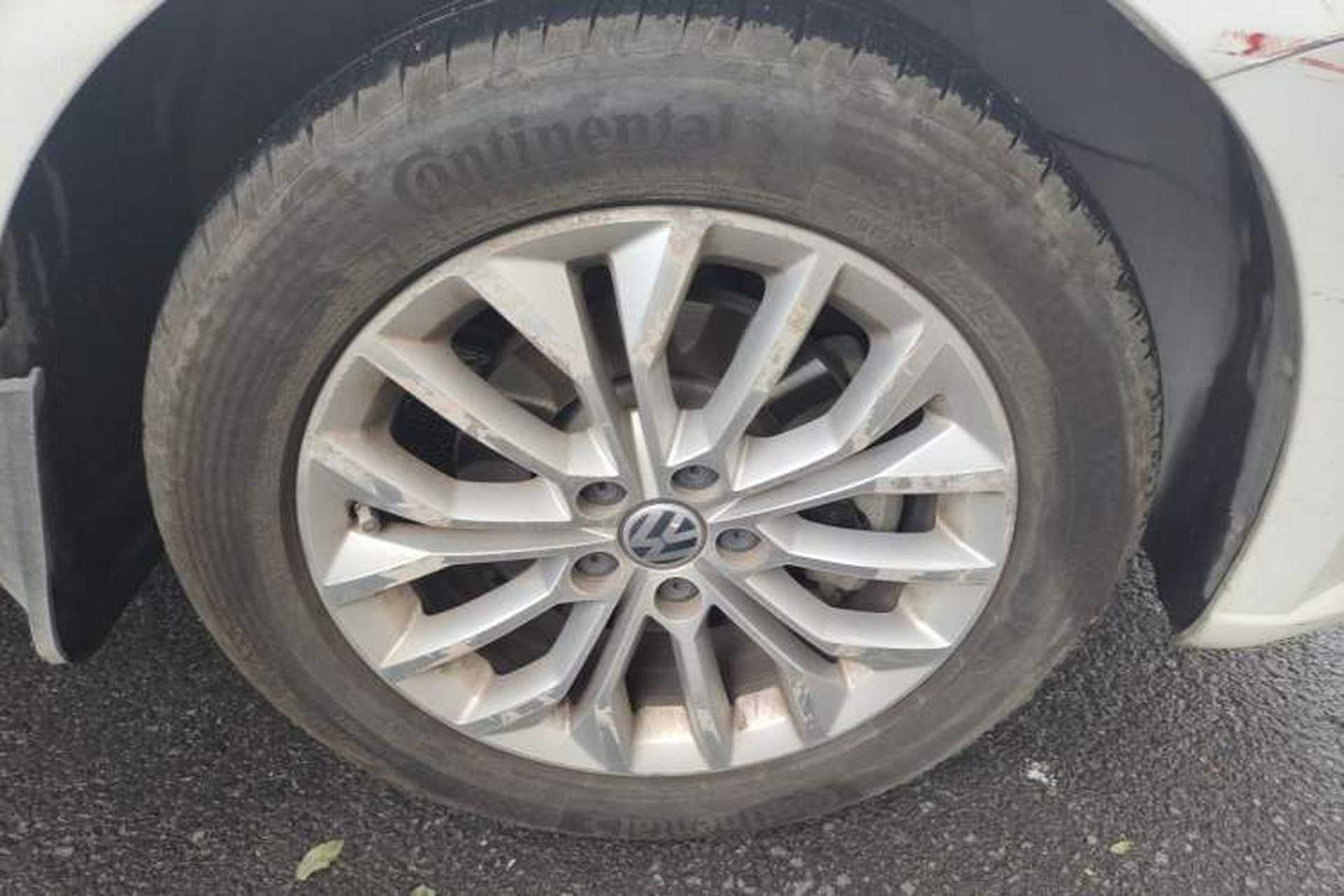 Used Volkswagen Gran Lavida 2013 1.6L Automatic Luxury Model Right Front Wheel Hub