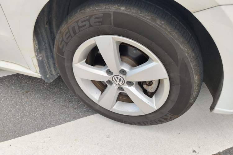 Used Volkswagen Gran Lavida 2013 1.6L Automatic Fashion Model Right Front Wheel Hub