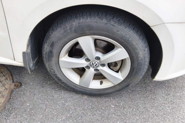 Used Volkswagen Gran Lavida 2013 1.6L Automatic Fashion Model Right Front Wheel Hub
