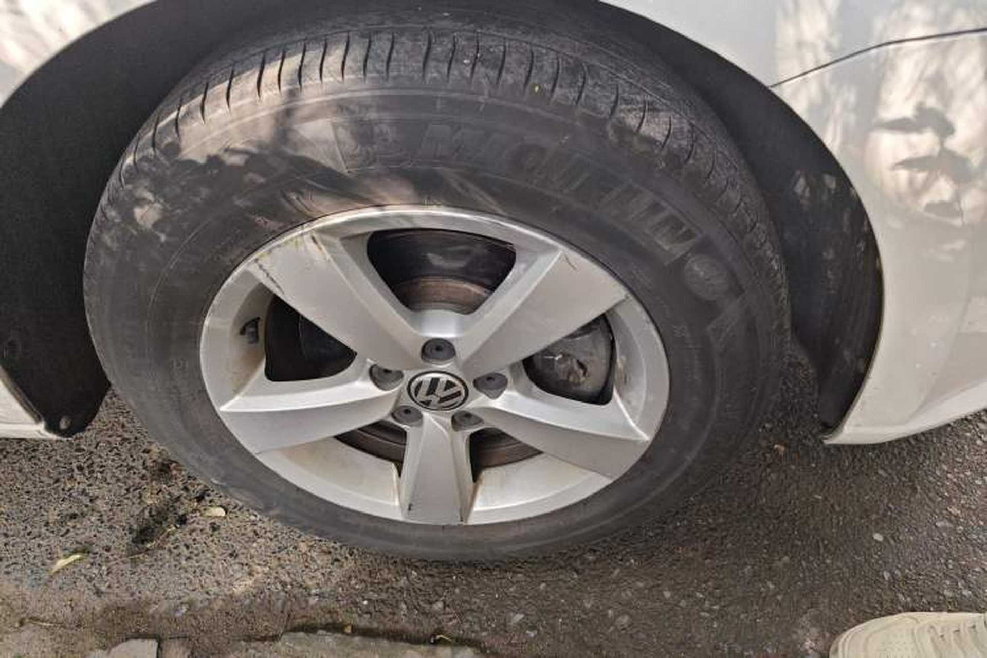 Used Volkswagen Gran Lavida 2013 1.6L Manual Fashion Model Right Front Wheel Hub