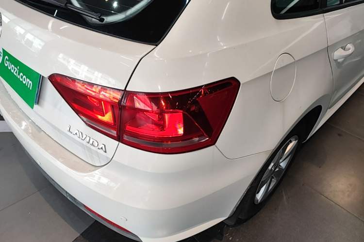 Used Volkswagen Gran Lavida 2013 1.6L Automatic Fashion Model Right Rear Taillight