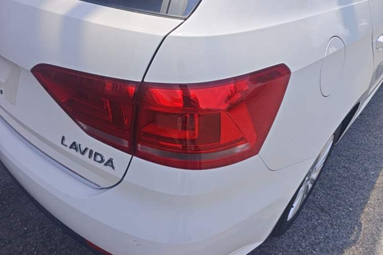Used Volkswagen Gran Lavida 2013 1.6L Automatic Comfort Model Right Rear Taillight