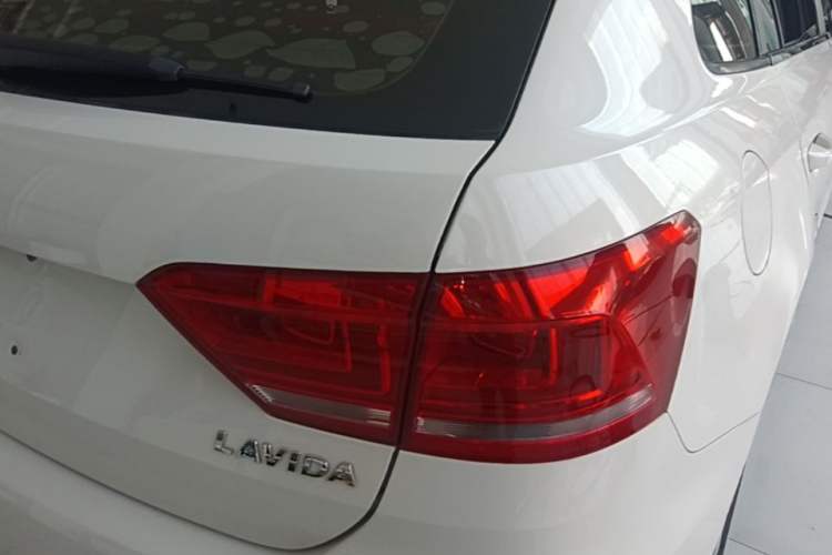 Used Volkswagen Gran Lavida 2013 1.6L Automatic Fashion Model Right Rear Taillight