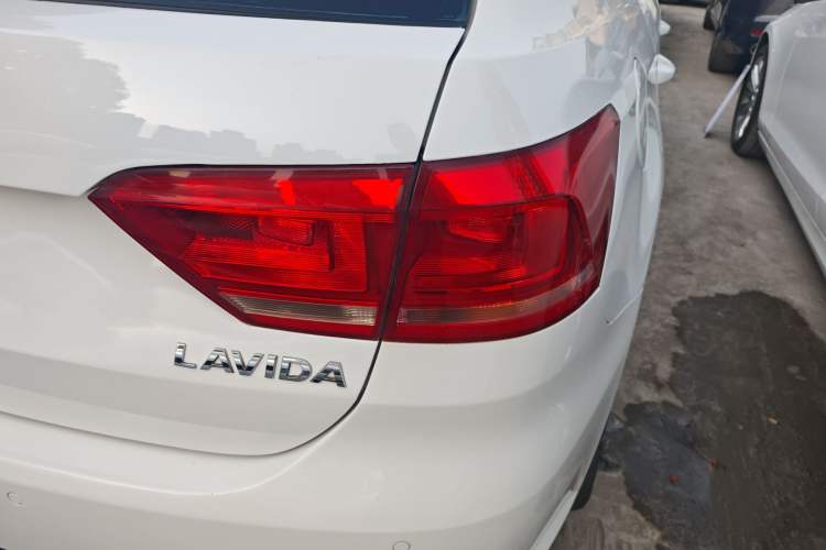 Used Volkswagen Gran Lavida 2013 1.6L Automatic Comfort Model Right Rear Taillight