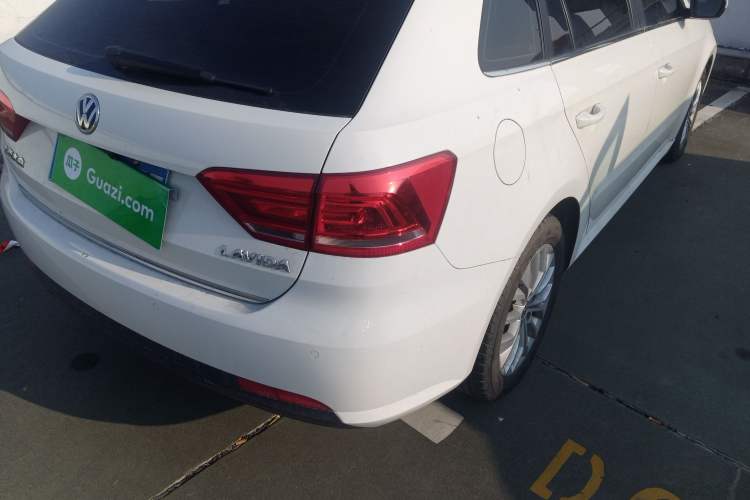Used Volkswagen Gran Lavida 2013 1.6L Automatic Luxury Model Right Rear Taillight