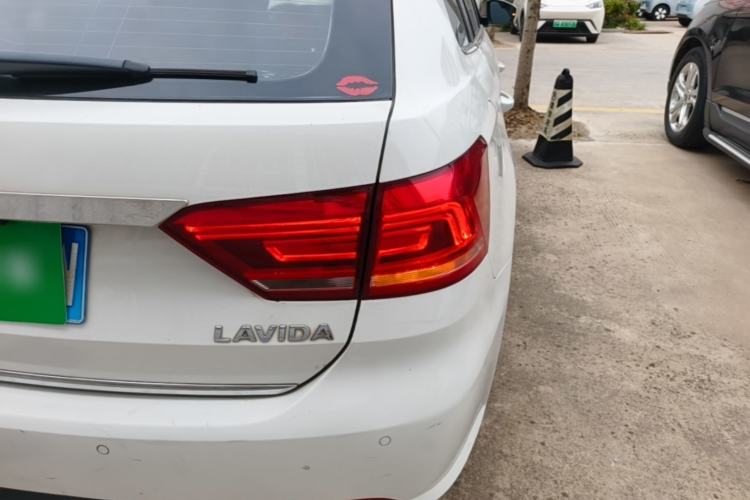 Used Volkswagen Gran Lavida 2013 1.6L Automatic Luxury Model Right Rear Taillight