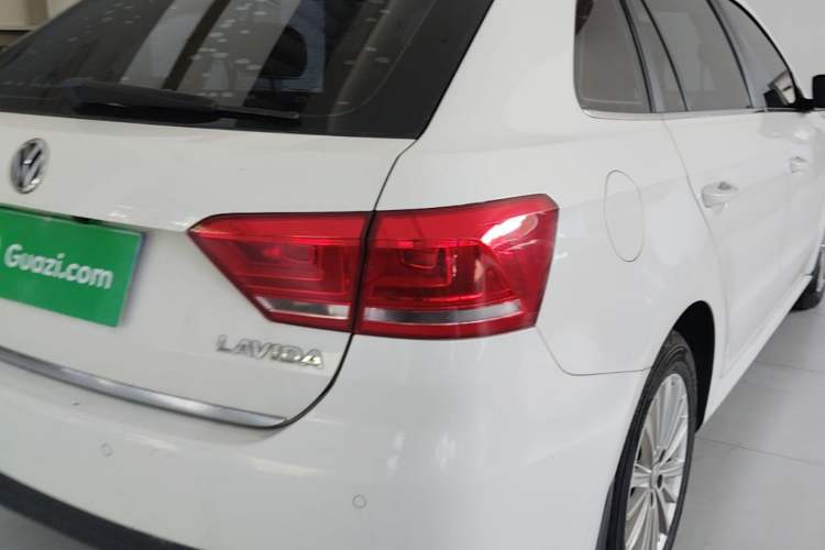 Used Volkswagen Gran Lavida 2013 1.6L Automatic Comfort Model Right Rear Taillight