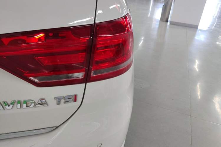Used Volkswagen Gran Lavida 2013 1.4 TSI Automatic Luxury Model Right Rear Taillight