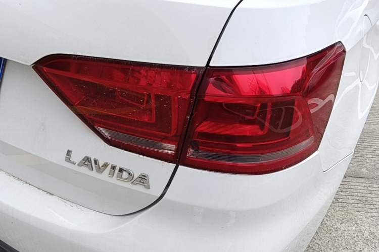 Used Volkswagen Gran Lavida 2013 1.6L Automatic Fashion Model Right Rear Taillight