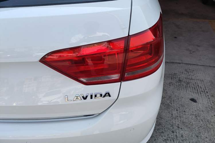 Used Volkswagen Gran Lavida 2013 1.6L Manual Comfort Model Right Rear Taillight