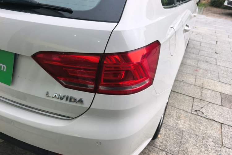 Used Volkswagen Gran Lavida 2013 1.6L Automatic Luxury Model Right Rear Taillight