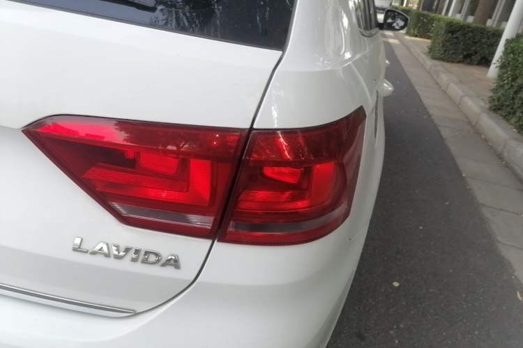 Used Volkswagen Gran Lavida 2013 1.6L Automatic Comfort Model Right Rear Taillight