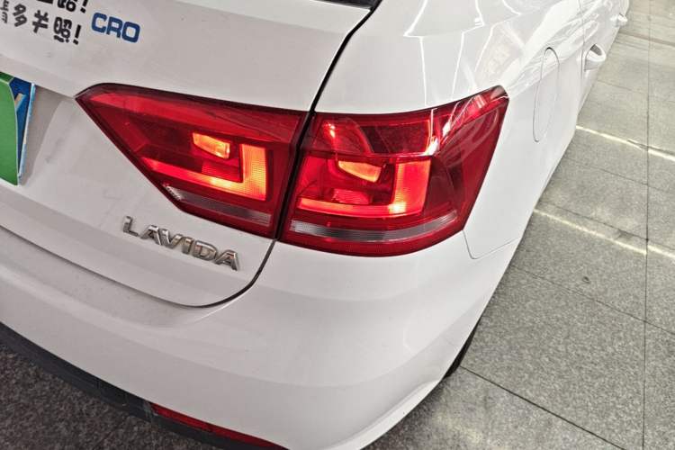 Used Volkswagen Gran Lavida 2013 1.6L Automatic Fashion Model Right Rear Taillight