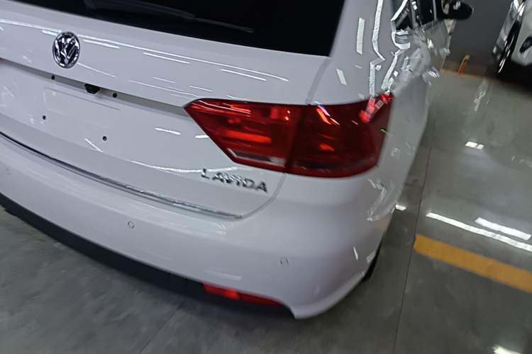 Used Volkswagen Gran Lavida 2013 1.6L Automatic Comfort Model Right Rear Taillight