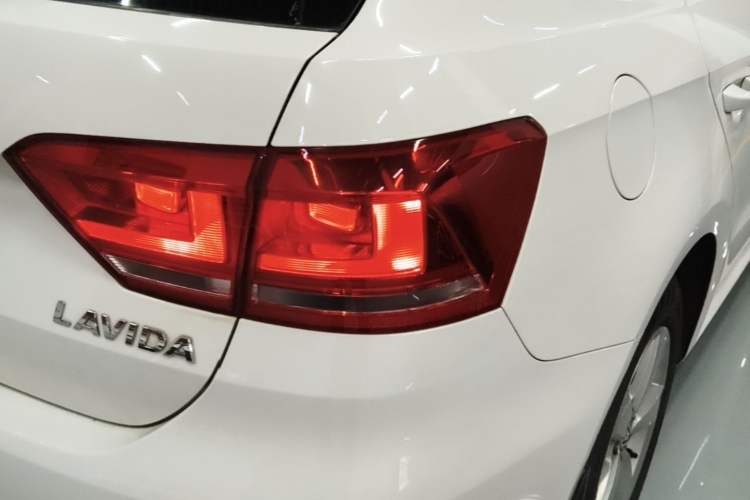 Used Volkswagen Gran Lavida 2013 1.6L Automatic Fashion Model Right Rear Taillight