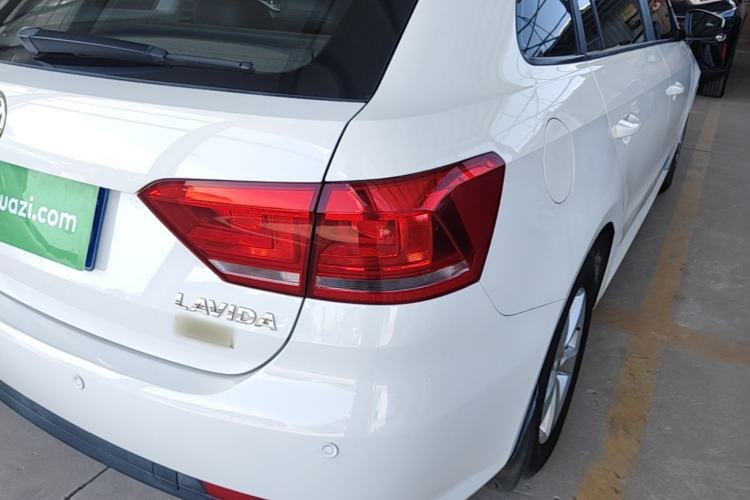 Used Volkswagen Gran Lavida 2013 1.6L Automatic Fashion Model Right Rear Taillight