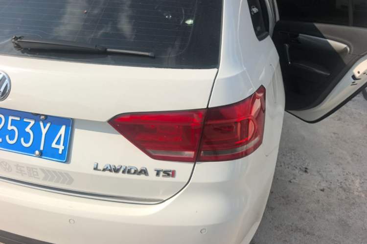 Used Volkswagen Gran Lavida 2013 1.4 TSI Automatic Comfort Model Right Rear Taillight