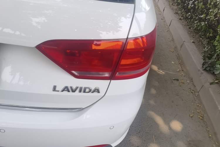 Used Volkswagen Gran Lavida 2013 1.6L Manual Comfort Model Right Rear Taillight