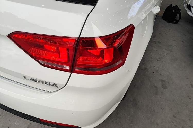 Used Volkswagen Gran Lavida 2013 1.6L Automatic Comfort Model Right Rear Taillight