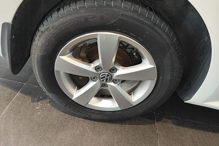 Used Volkswagen Gran Lavida 2013 1.6L Automatic Fashion Model Right Rear Wheel Hub